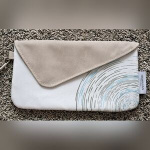 NOHO Home X Hawaiian Air Amenities Case w/Removable Wristlet Strap, Kilo Hōkŭ